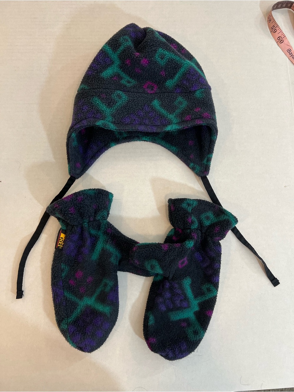 Vintage REI beanie and mittens